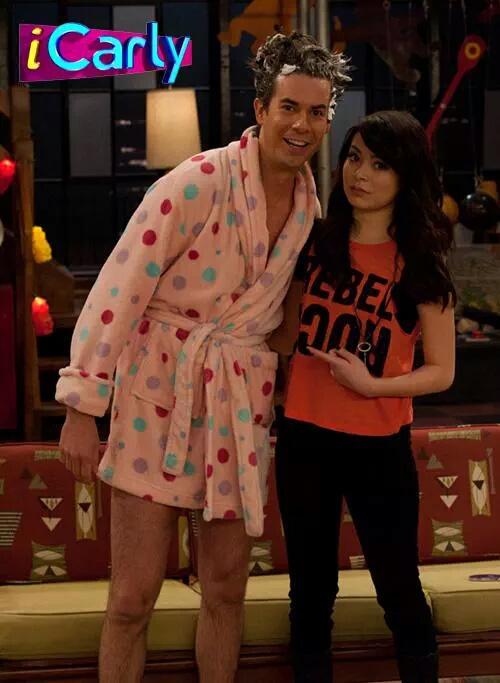 That's just wrong 😯 <a href="/ItsCarlsShayy/">Carly Shay</a> <a href="/ItsSpencerShay/">Spencer Shay</a> <a href="/iCarly/">iCarly</a>