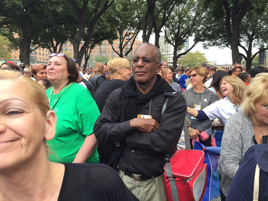 deadlineduarte's tweet image. Al Le Grand of Middletown listens to Pope Francis during Sunday Mass in Philadelphia. #PopeInPhilly #buckspope