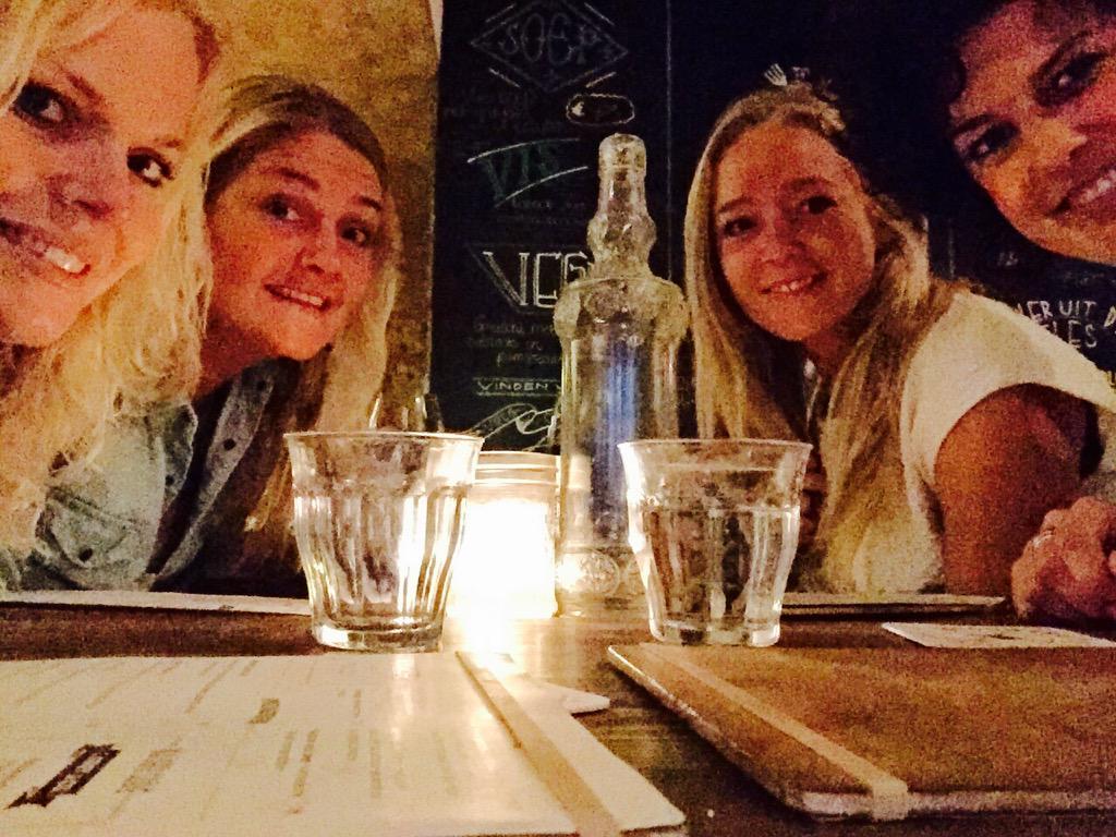 Sharonvdheide's tweet photo. Spontane actie! #adam #friends #love #Hannekesboom #Fier http://t.co/aqbWdK0NHx