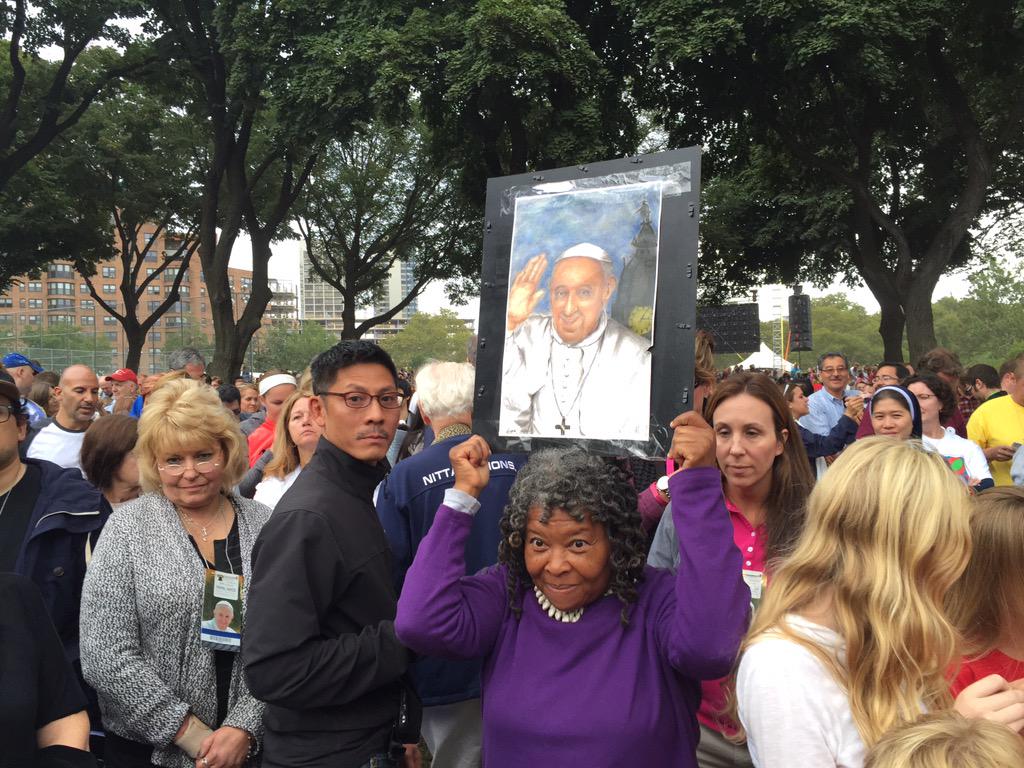 deadlineduarte's tweet image. Pope Francis admirer during World Meeting of Families closing Mass on Sunday. #PopeInPhilly bucks pope