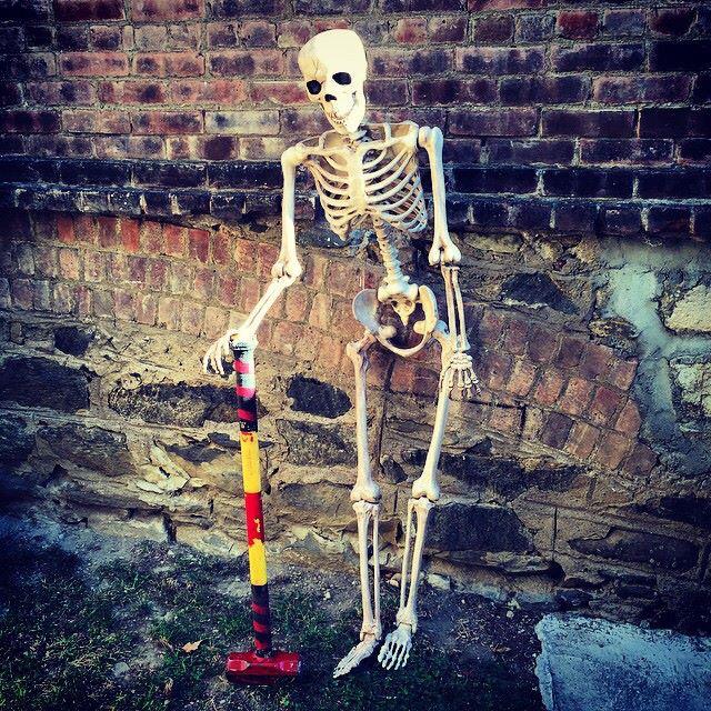 DeadBunnyBook's tweet photo. After a hard day cracking rocks in "The Pitts," Skelly likes to scare people to unwind.  http://t.co/TLdeEj2PxQ http://t.co/5tovOhBTRZ