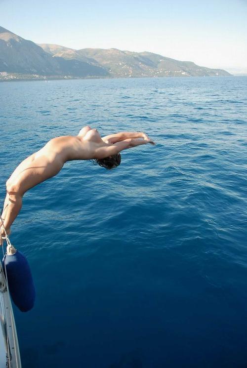 StarkistAq's tweet photo. Dive into the #naked life! http://t.co/IEeSI5uWBs