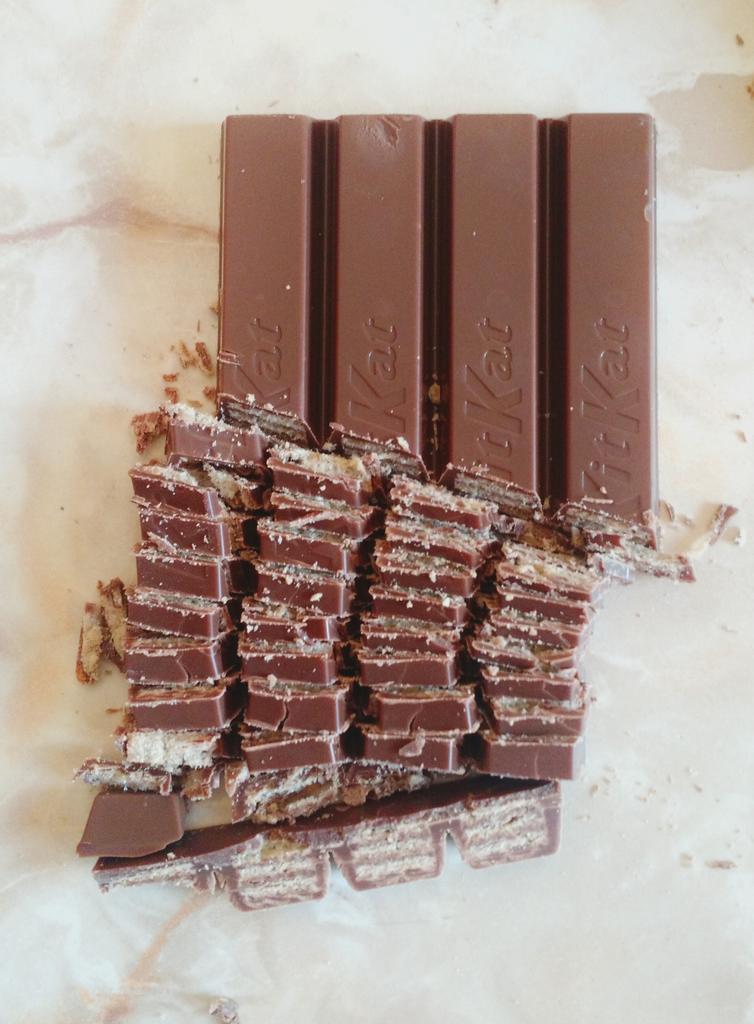 PlanBrewski's tweet image. Sunday Project: Epic Two Layer Milk Chocolate Cake stuffed with diced @KITKAT bars. #cake #chocolate #realmenbake