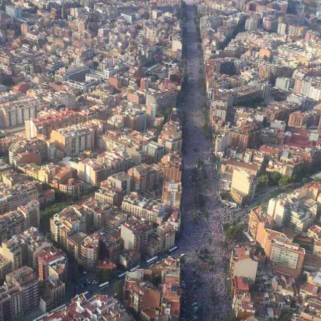 RebecaBarberan's tweet photo. TIC TAC...⏳ No queda nada!🎊 BCN 🌌 @martina_eg14 @albapr96 @JorgeChulilla1 #Neusi http://t.co/17564s7qf1