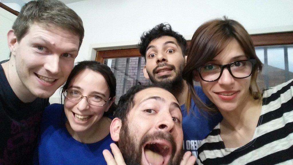 radiobastardos's tweet photo. Reunión de producción de #Bastardos @TLCriticas @JavaPez @mlaupaz @agusllanosok @AndreaJozami @perferizado http://t.co/hZE7zJOGD1