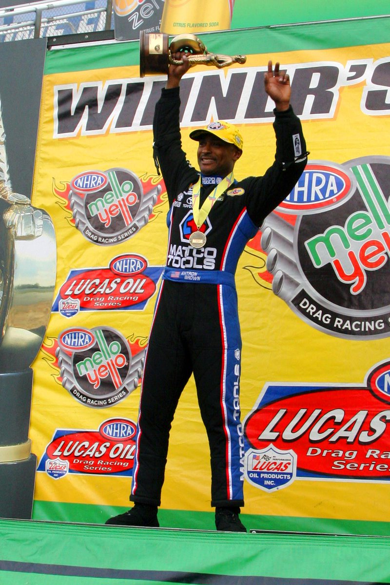 WWTRaceway's tweet photo. #PhotoFinish via @JohnBisciJr #TheQuestFor4 @AntronBrown #NailedIt #NHRA #AAAMidwestNats http://t.co/GRLE5h6BSD