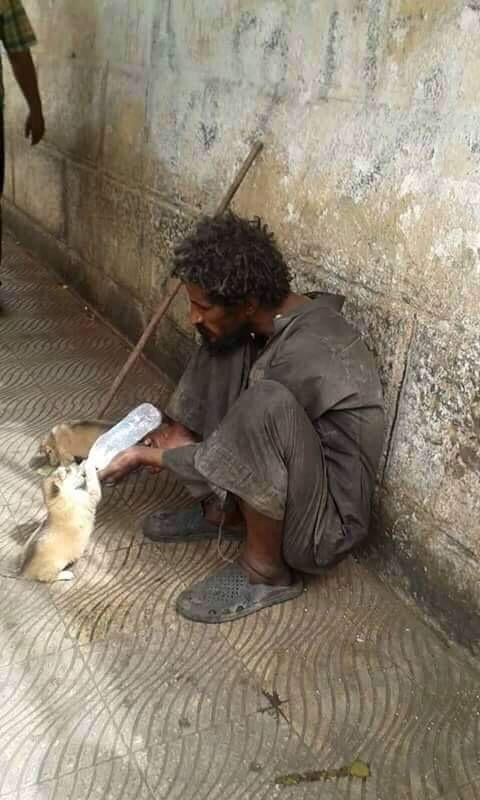 moteer_3o5's tweet photo. رَغم الفقَر وَالتعَب وَالحَاجة وذُل السُؤال ، هُنا
تَتجلى الإنسَانِية في أَعْظَم وأَبهى صُورة. http://t.co/MzLGYKUZVk