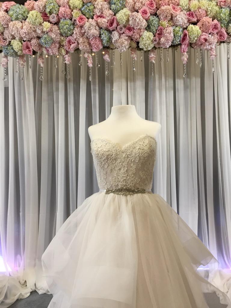 Stunning dresses <a href="/DelicaBridal/">Delica Bridal</a> #YEGbridalexpo &amp; gorgeous floral <a href="/faBLOOMosity/">faBLOOMosity</a> #yegevents #weareises @ISESEdmonton