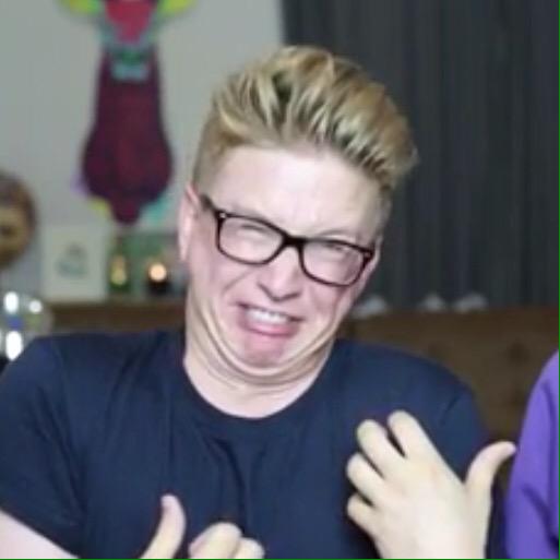 oakleyscoffee's tweet photo. On the other hand go get #TylerOakleyToHalfABillion just because he's so cute ya know . http://t.co/cZgwTdqJO2