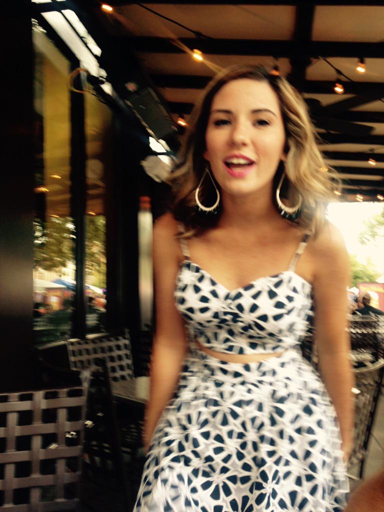 ShareeReagan's tweet photo. When Bae takes pictures of you unexpected @Aly_champagne http://t.co/MyK0DRNQBN