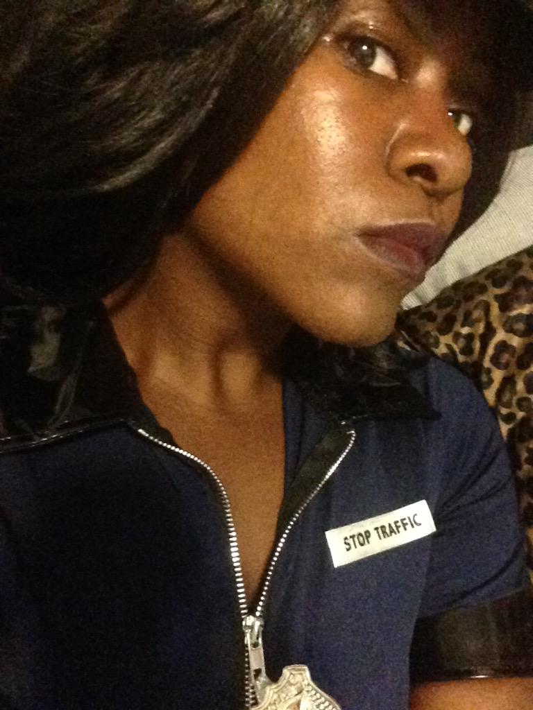krismonay's tweet image. #StopTraffic haha not in this cheap attire... Ugh I'm so upset on to the next costume #returnpurchase