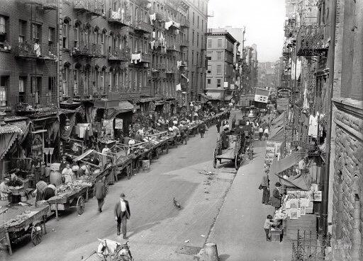 Expect_Clothes's tweet photo. Little Italy. http://t.co/y55sVDufAA