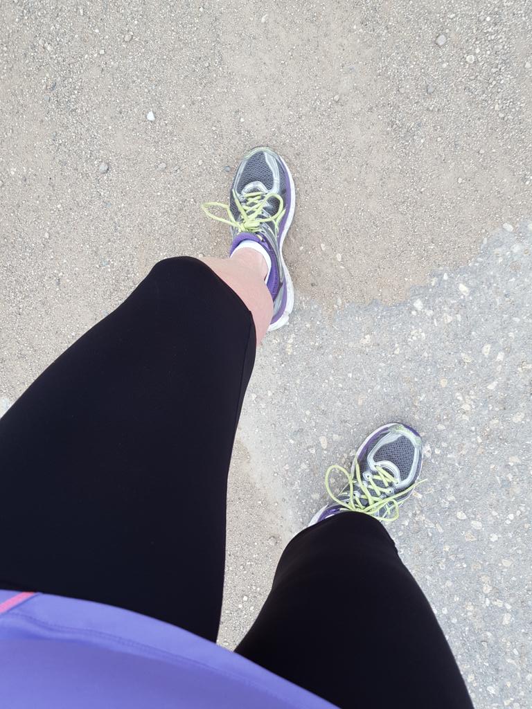 reenfran's tweet photo. On the days when i make it to the gravel. #2milesdown #2togo http://t.co/Tbvz4GOJ2L