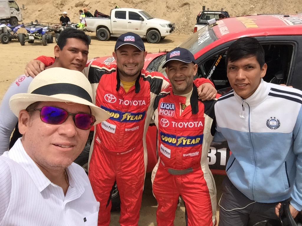 JvEspinozac's tweet photo. En el #inkaoffroad de Sullana, súper chevere alistándose para el próximo #dakar2016 con @DiegoD4X felicitaciones http://t.co/WMdNSV3XuH