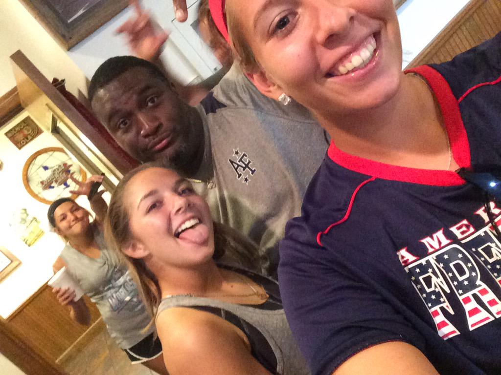 TessaJara2121's tweet photo. Softball Sunday with the Best Team ever😍❤️💙 #AFFamily #AFRuyle http://t.co/E1kQY3PKk9