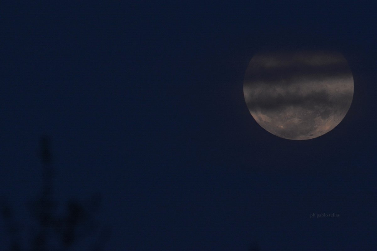 AstroHumor's tweet photo. Luna Llena Que Deseo ? #lunallena #libraaries http://t.co/olzfm0GXTN