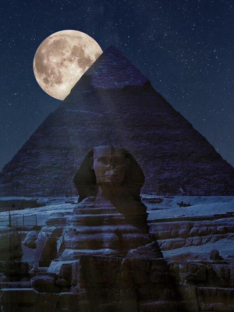 Falsense's tweet photo. 4 hour drive home to Brighton, just in time for the #SuperBloodMoon eclipse! 🍅🎃❤️🏀⏰📍⛔️🅾⭕️🔴
 Here's a shot from Egypt: http://t.co/8ji0k96mxu