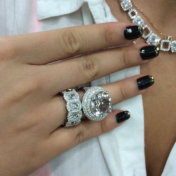 MikeNekta's tweet photo. Extra bling for this Monday Morning! #MotivationMonday with @mike_nekta!
#ClassicChapter #Brilliance #Scintillation… http://t.co/OsEIy8teIU