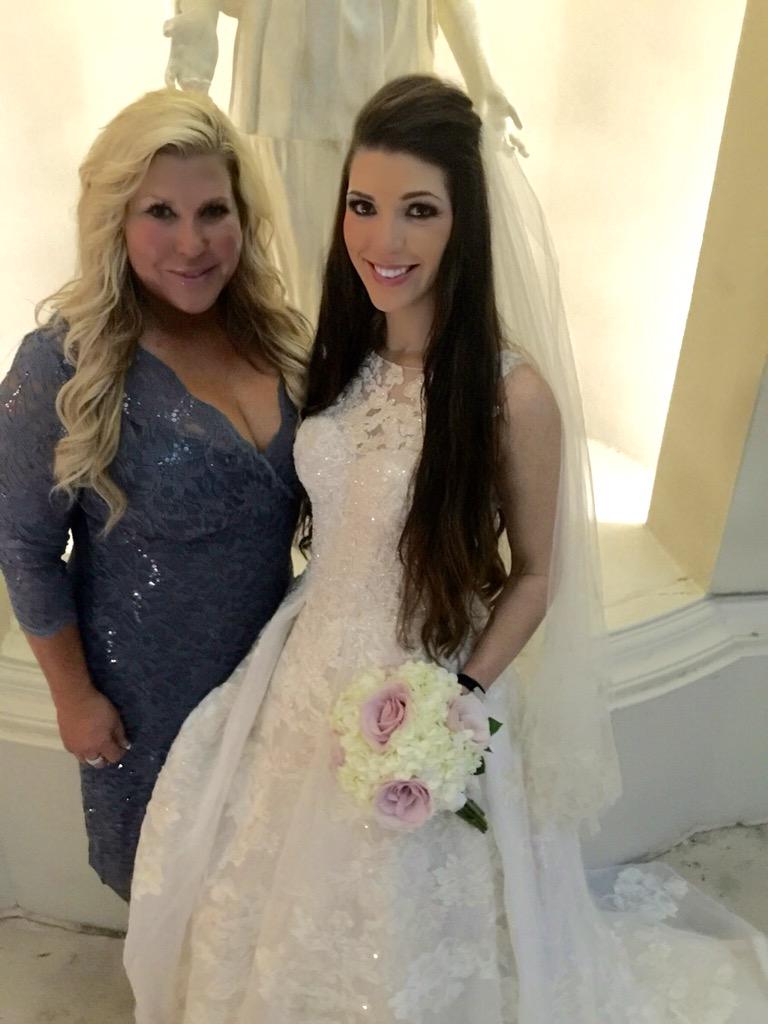 LexisChristine_'s tweet photo. 👰🏽❤️ http://t.co/DAA6L6M3ga