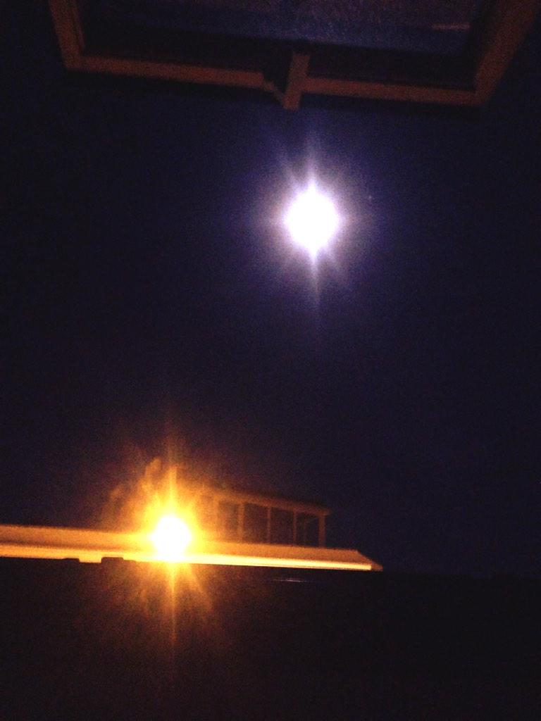 Blood moon brighter than the street lamp tonight! #London! #BloodMoon