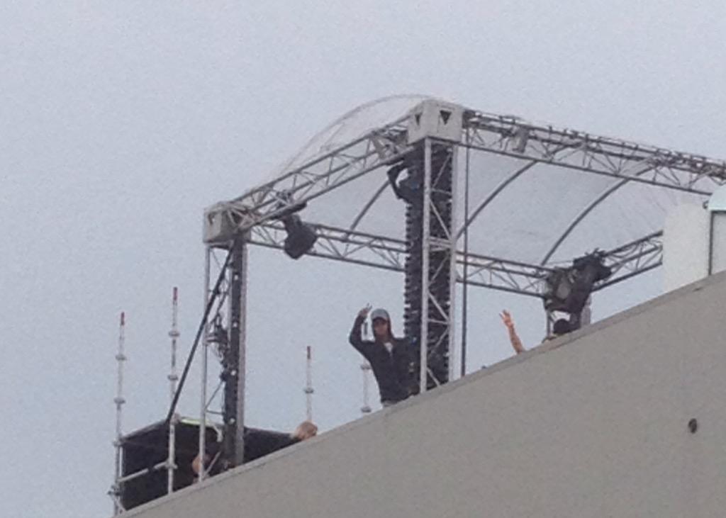 cados38's tweet photo. @justinbieber is at The Fox! #sunniesandahat #itsnotsunny http://t.co/piQOgvXqFU