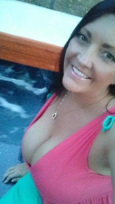 Amazing day at cabin I'm thinking jacuzzi time 💜😘 http://t.co/Qd8A68i5AO<a href="/tag/bigannouncement"class="tags"><span>#bigannouncement</span></a>