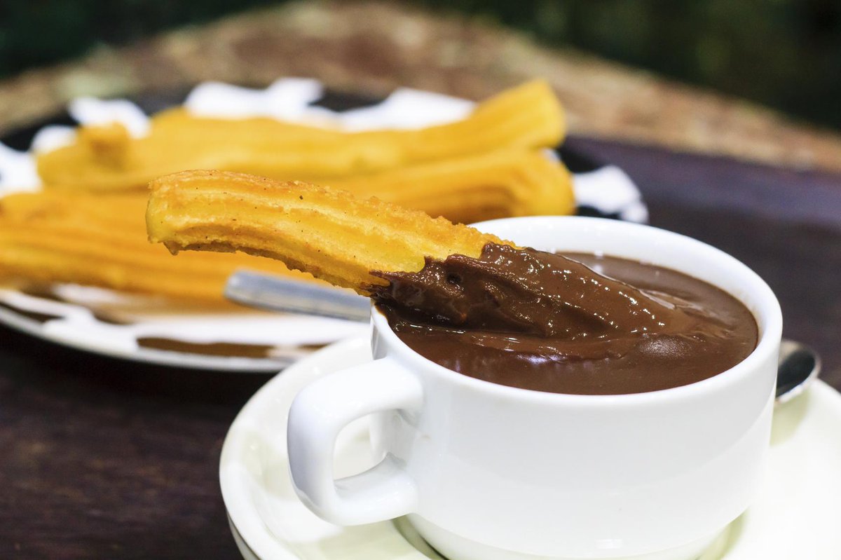 SpanienTourism's tweet photo. Zum heutigen #TagderSchokolade. Churros con chocolate. #ChurrosDay
https://t.co/RaXI5nB2yh