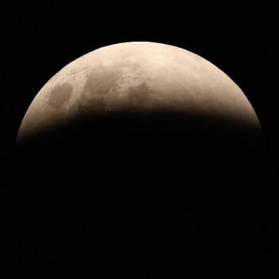 lucia_ugarte's tweet photo. #Moon
•YA! Tenés 5' para pedir todos tus deseos🌙•
L*
#BloodMoon #ReedMoon #Eclipse #Luna #Nature #BuenosAires http://t.co/dXndhhnd41