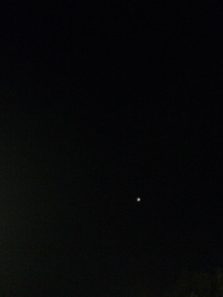 johnvandam9's tweet photo. #highdefiniton #soclose #bloodmooncray #doeseveryone #seethis http://t.co/rRyII3s248