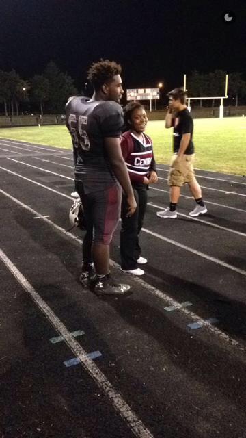 FootballGFViews's tweet image. Nothing like a cheerleader and a football player 😏😍