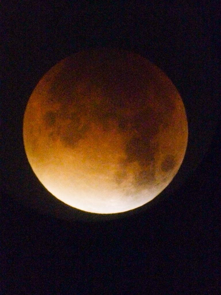jonculshaw's tweet photo. "A solar eclipse is spectacular, but a lunar eclipse has a quiet beauty all of its own" Sir Patrick Moore. http://t.co/1w5E1K5bVf
