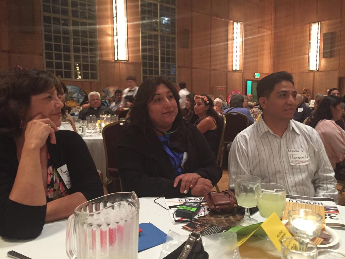 katynadler's tweet photo. #ocoubuntu Lideres de Manzanita y del Camino Multilingue escuchando a Prof Ian Haney Lopez hablar de racismo. http://t.co/1uHHEa8Xnz