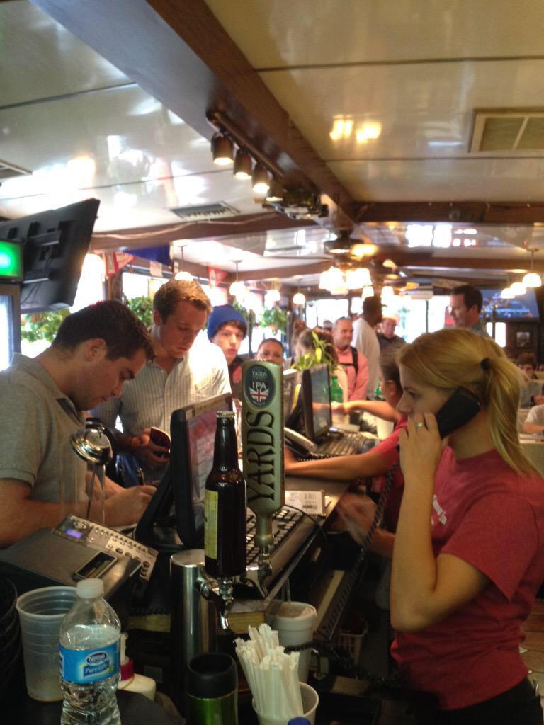 PetesFamous's tweet photo. Great weekend! Busy busy busy ! #PopeInPhilly #PopeFrancis http://t.co/2zFtRzhpvO