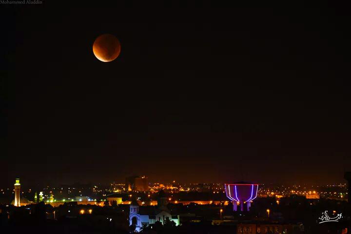 MyIraq's tweet photo. خسوف القمر هذا اليوم من العاصمة بغداد، أعطى دار السلام جمالاً فوق جمالها ❤

#MyIraq 
#SuperBloodMoon http://t.co/TDzn0WqC0r