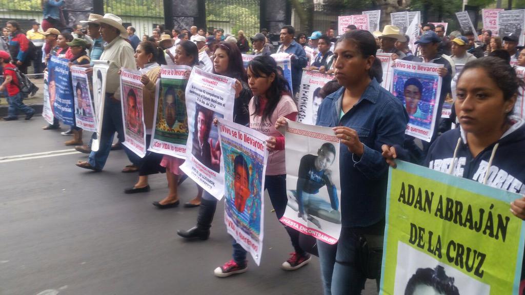 epigmenioibarra's tweet photo. Pido a quienes me siguen se unan a PaseDeLista1al43 10pm e inviten a sus seguidores a sumarse al conteo.RTmasivo http://t.co/DilmOwXGxI