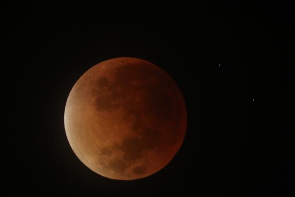 OficialyordiJ's tweet photo. Hermoso #EclipseLunar http://t.co/aKj5tnDSf1