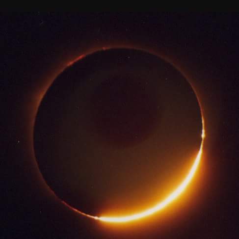 pena_jeffry's tweet photo. Mira luna que linda http://t.co/cYA7xb2ofw
