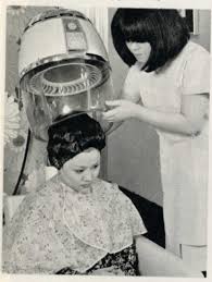 子供の頃、母が美容院へ行く度に付いて行ったものだが、当時主流だった