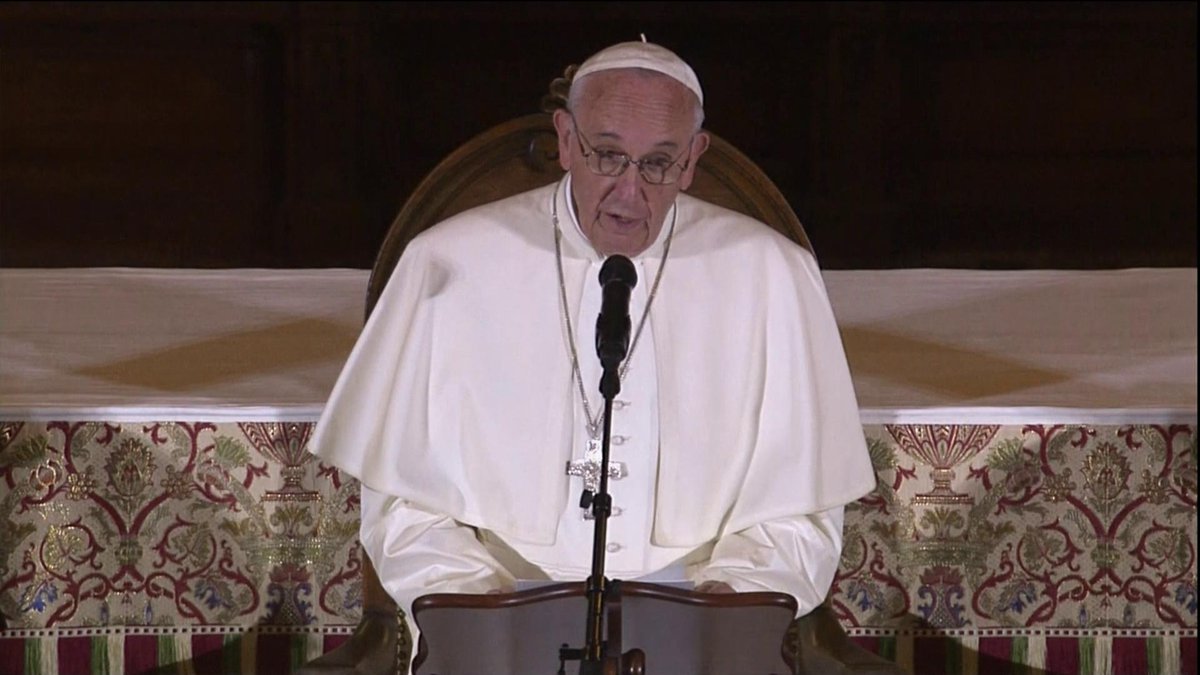 GloboNews's tweet photo. Papa Francisco diz que "Deus chora" diante de abusos cometidos na Igreja: http://t.co/Eou0vdwPTy http://t.co/7wwiCMhSG6