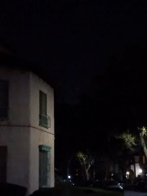 We see the #BloodMoon OMG its DARK!! We barely spotted that thang its almost as dark as the skies. Crazy<a href="/tag/bloodmoon"class="tags">#BloodMoon</a>