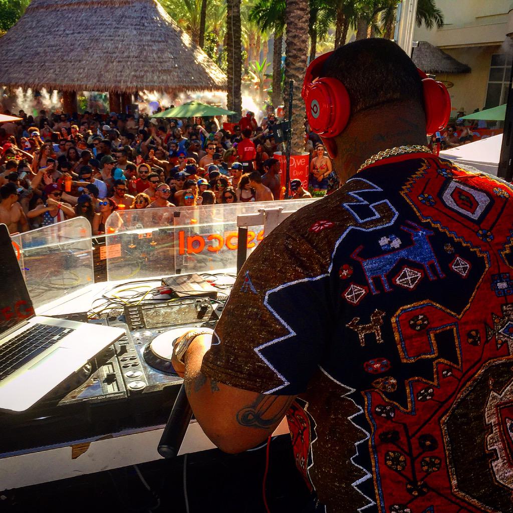 DJhereSD's tweet photo. @DJmustard going in at @divesocal #MustardOnTheBeatHo #LiveFromDive #Djhere #FiveGrp #SeasonFinale http://t.co/Iazfno1Jg9