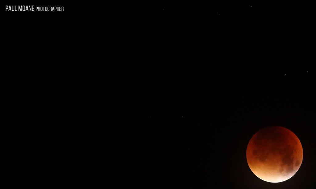 Lunar eclipse Supermoon, co down. Pic <a href="/paulmoane/">PAUL MOANE</a> <a href="/ArmaghPlanet/">(old handle) Armagh Observatory & Planetarium</a> <a href="/StormHour/">#StormHour</a> <a href="/AstronomyIRL/">Astronomy Ireland 🪐 🔭 🛰</a> <a href="/BelTel/">Belfast Telegraph</a> <a href="/earthskyscience/">EarthSky</a>