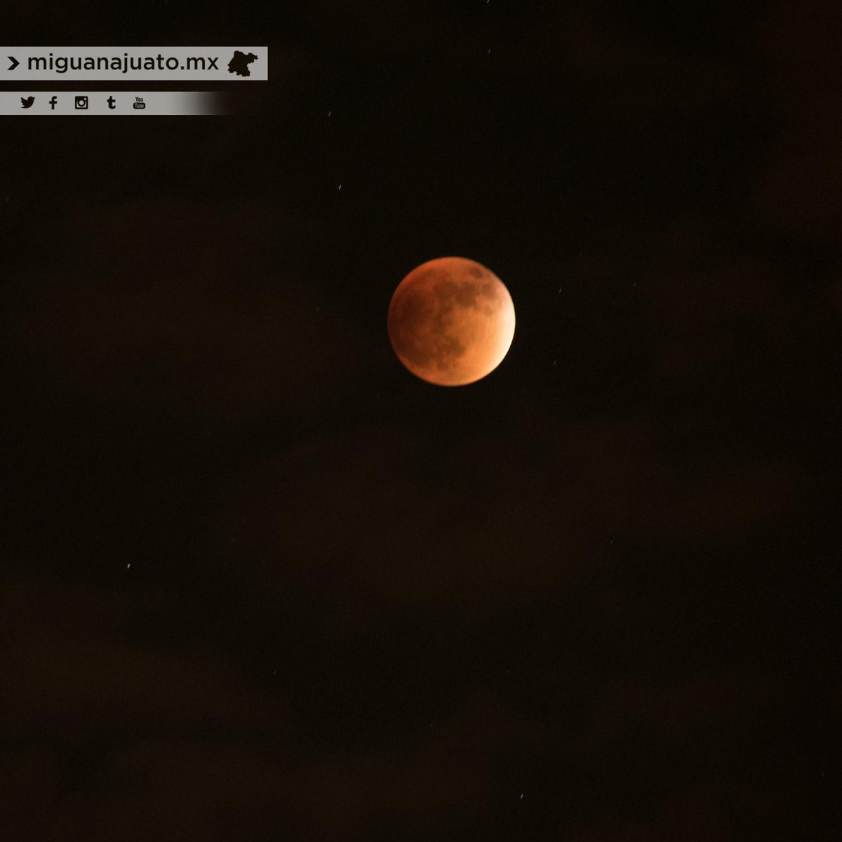 MiGuanajuato's tweet photo. El #sorprendente eclipse lunar desde #León #Guanajuato #Moon #luna http://t.co/hKVMBdfS1T