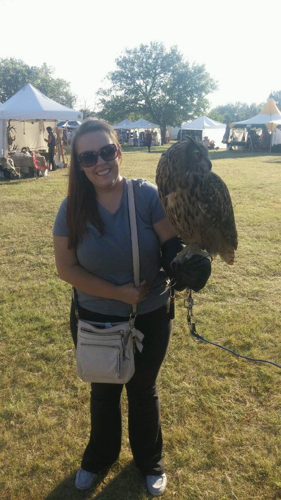 KimberleyDeaver's tweet photo. Anybody who actually knows me knows that I almost keeled over and died when I got the chance to hold this owl. 😍 http://t.co/jihu7McFP5