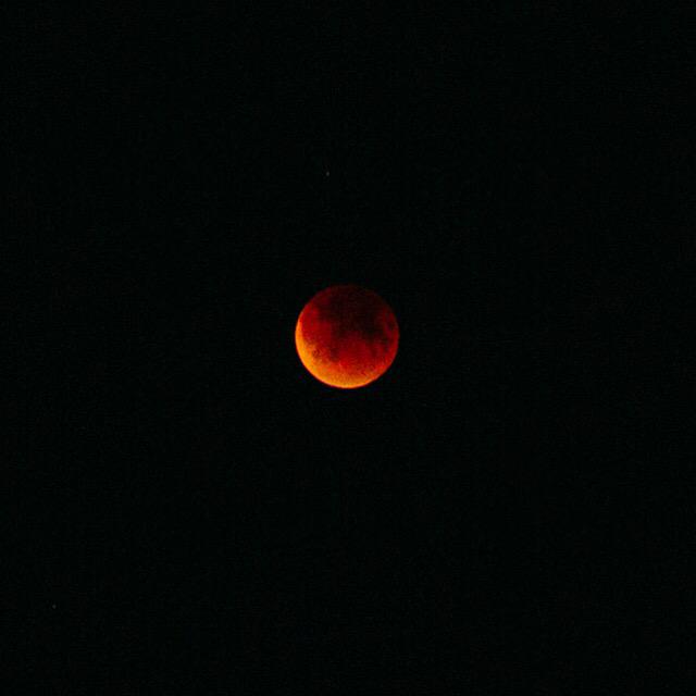 Monica_Justesen's tweet image. What goes around comes around #bloodmoon #SuperMoonEclipse2015