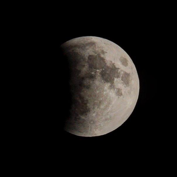 petalcarmiel's tweet image. Grey grey county moon shots of eclipse #SuperMoonEclipse2015 #SuperBloodMoon