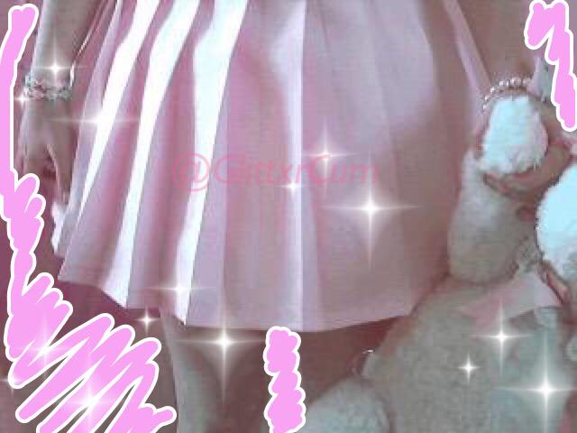 Daddy weft me to pway while he makes pizza! ✨