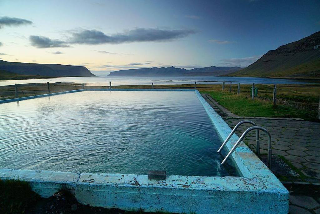 Is it just me .. Or is pulling up to an empty Hot Spring feel like hitting the jackpot?