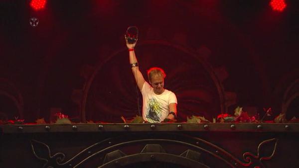 luksmontalto's tweet photo. Perfect 🙌🏻 @TomorrowWorld 🙌🏻
@arminvanbuuren the king of trance 👑 #TomorrowWorld2015 #TomorrowWorldLIVE http://t.co/nvhW29Vcz3