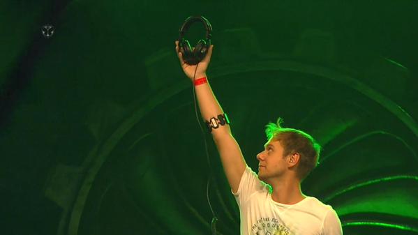 andyhxx's tweet photo. Armin van Buuren cerró de manera increíble!! #TomorrowWorld #TomorrowWorld2015 #TomorrowWorldLIVE @arminvanbuuren http://t.co/64iNQldOMM